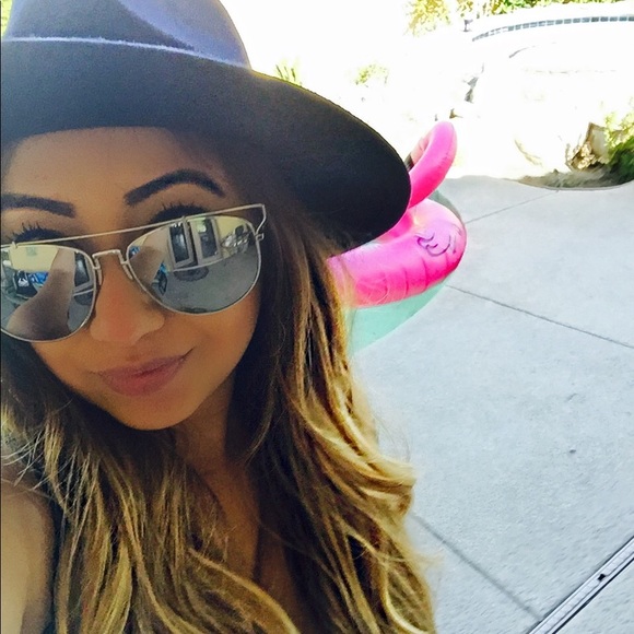 Meet your Posher, Michelle - Picture 1 of 1